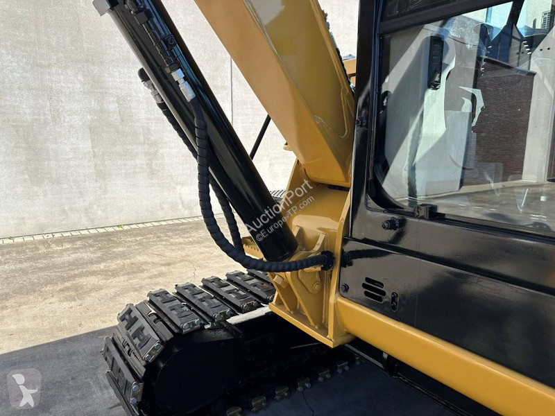 Escavadora Caterpillar
