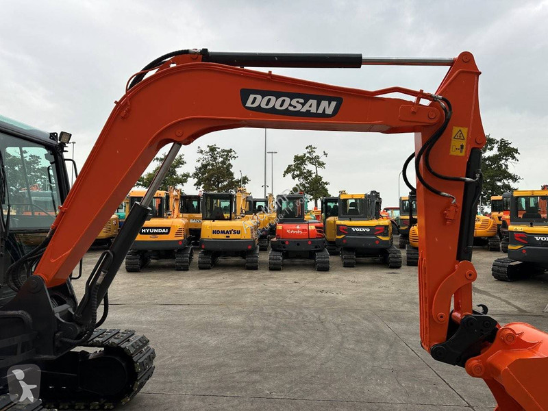 Escavadora Doosan 9C