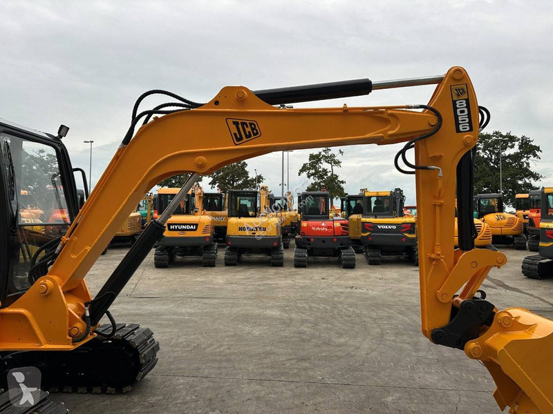 Escavadora JCB 8056