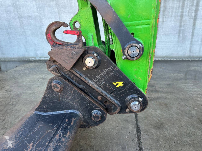 Escavadora Doosan 7