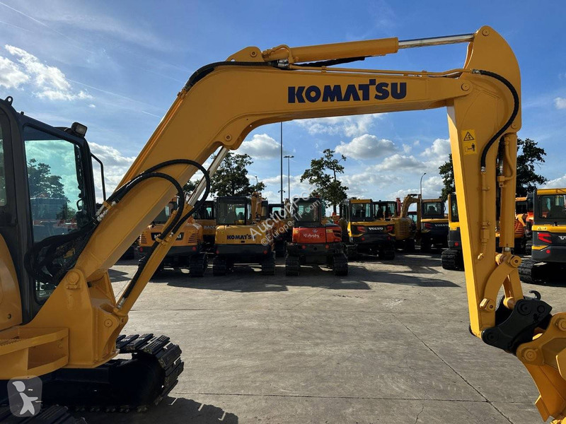 Escavadora Komatsu 7