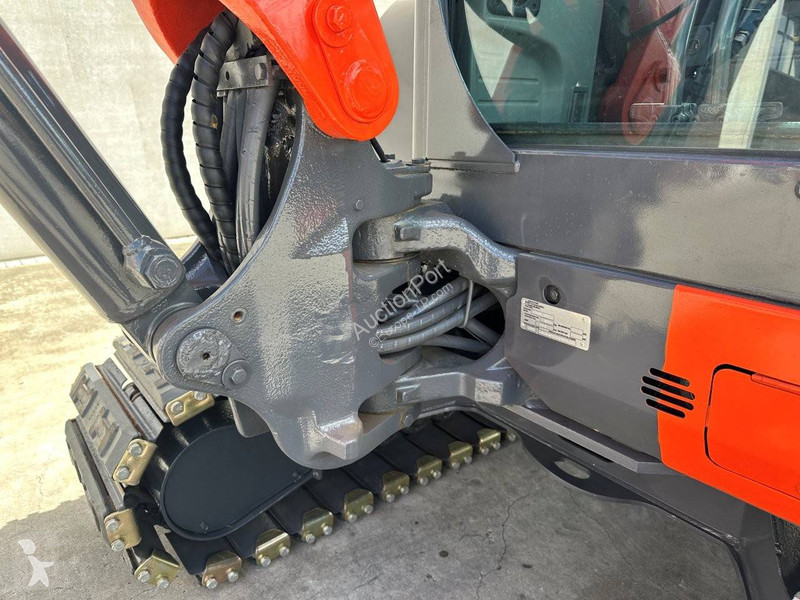 Escavadora Kubota SZ
