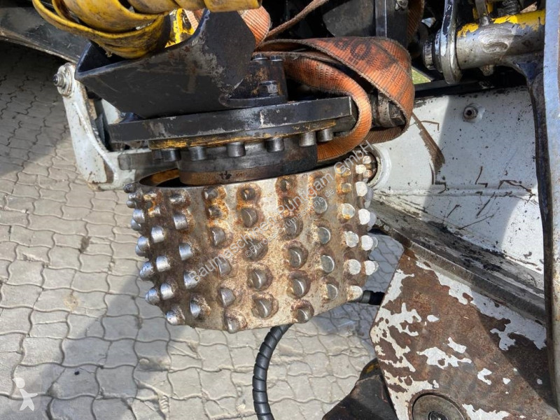 Excavadora Hitachi 210-3 mit Kesla 25 RH