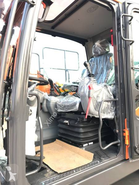 Escavadora Doosan DX210W-7