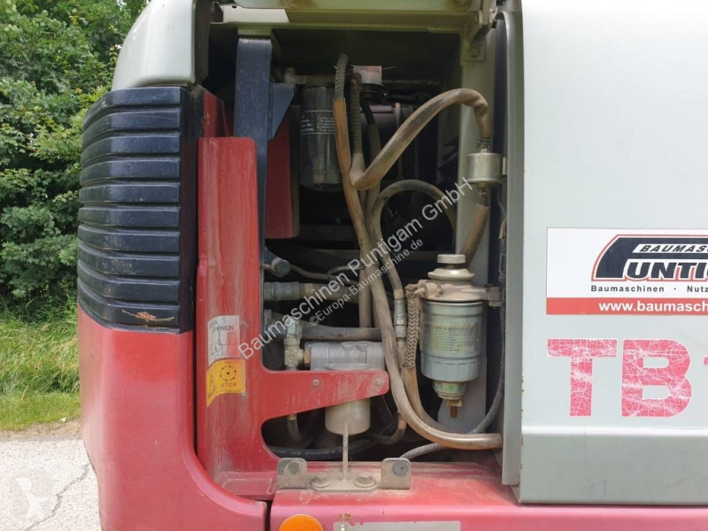 Escavadora Takeuchi