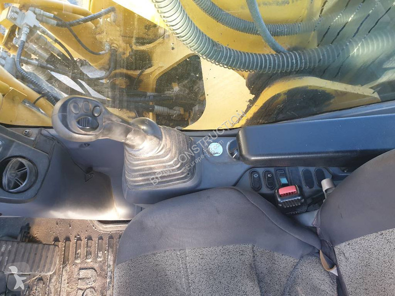 Escavatore Komatsu HB215LC-2