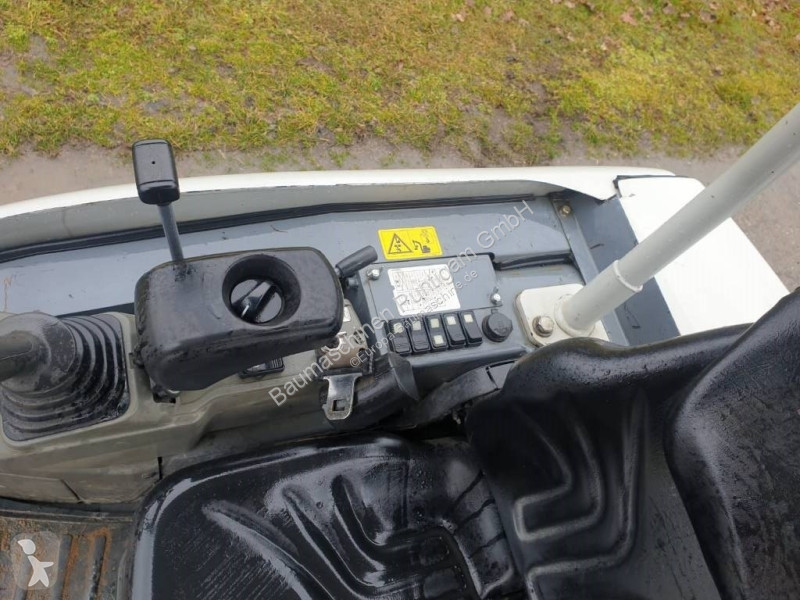 Escavadora Takeuchi TB 225