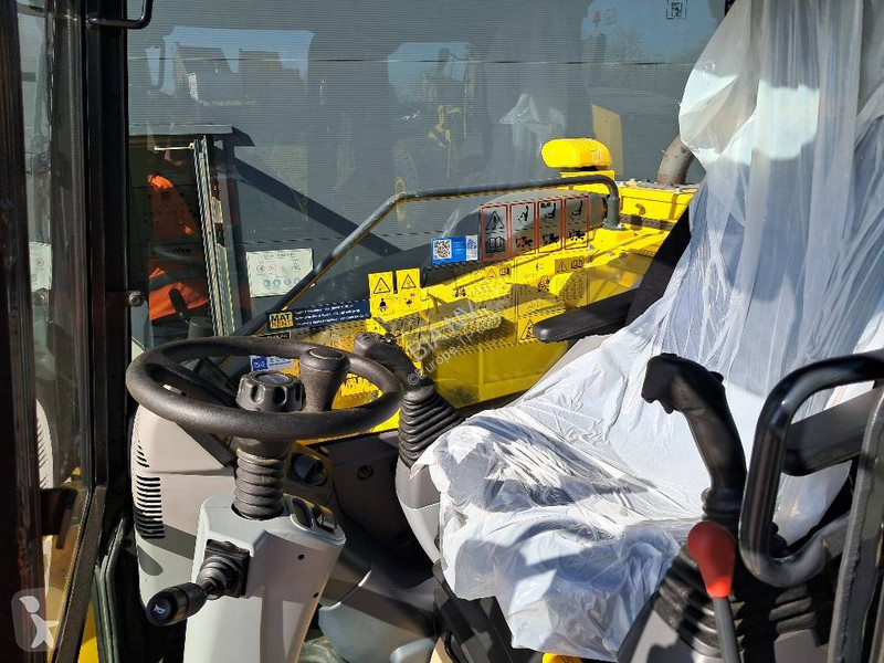 Escavatore Komatsu MR-11E0