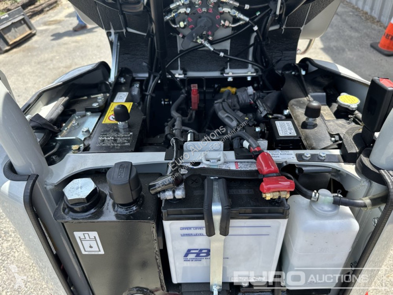 Escavadora Takeuchi TB210R