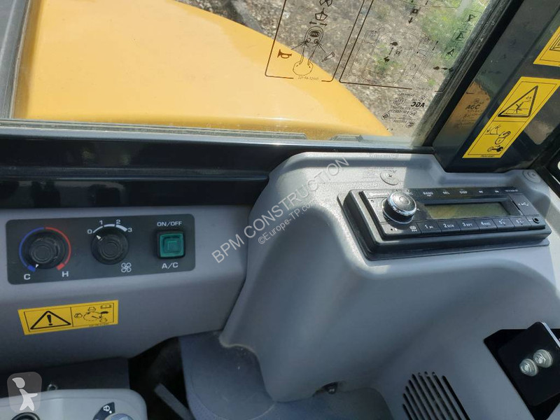 Escavadora Komatsu PC55MR-5