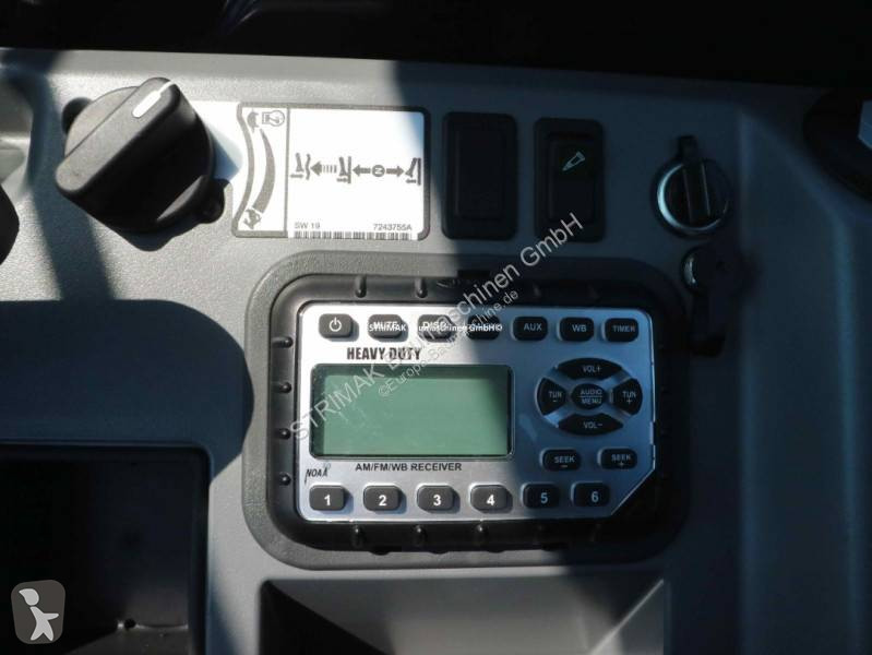 Lopatový nakládač Bobcat E27