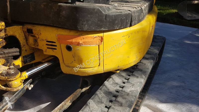 Escavadora Komatsu PC24MR-5