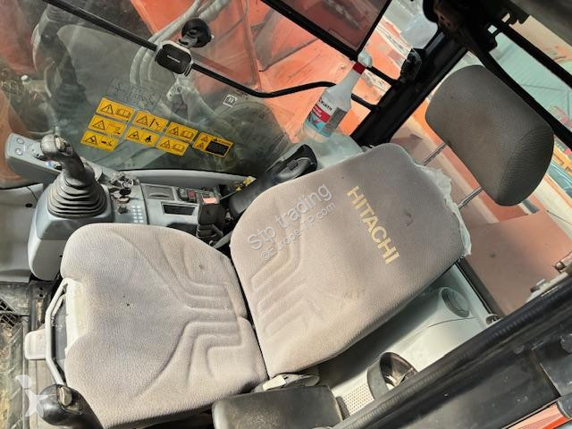 جرافة Hitachi 225USLC-5B