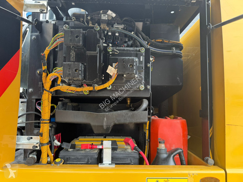 Excavator Caterpillar MF