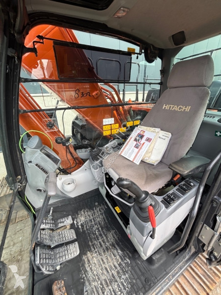 Escavadora Hitachi LC-6