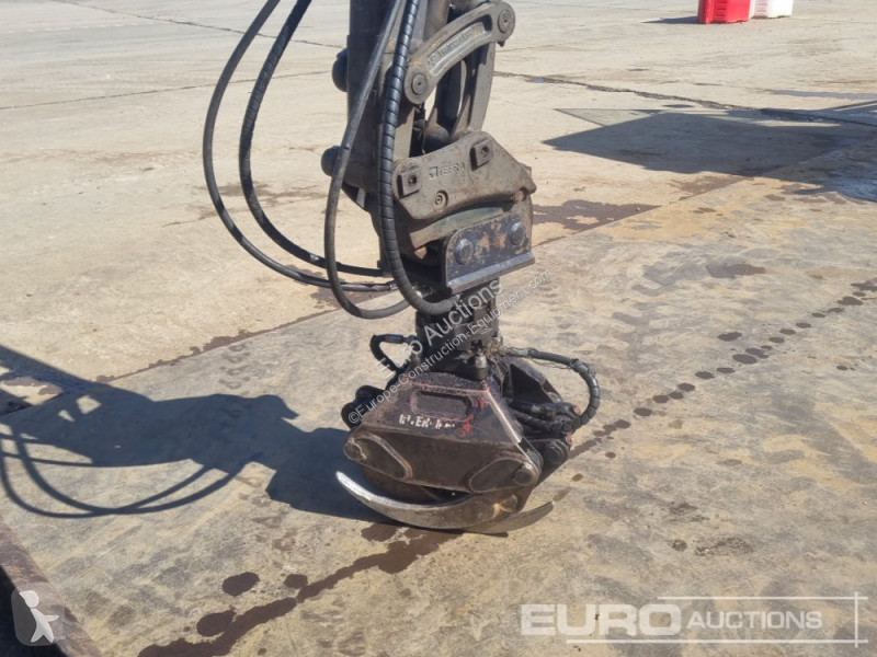 جرافة Volvo EC27D