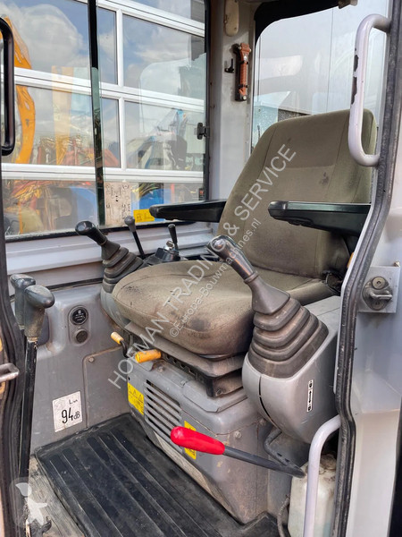 Excavator New Holland 2