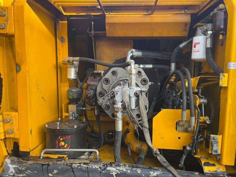Excavator JCB