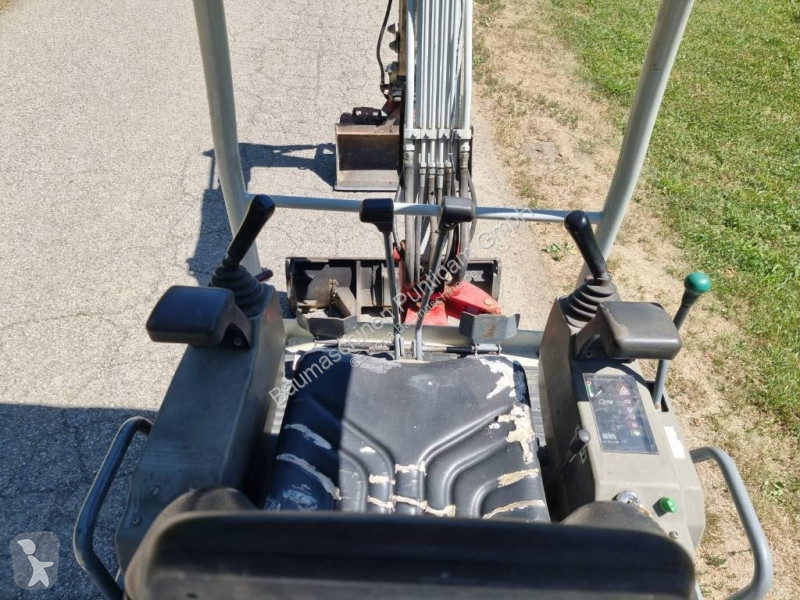 Escavatore Takeuchi