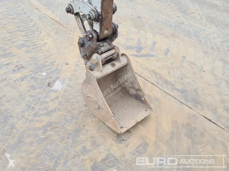 Escavadora Takeuchi TB216