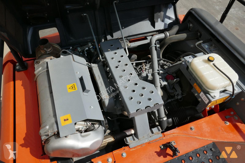 Escavatore Hitachi -6