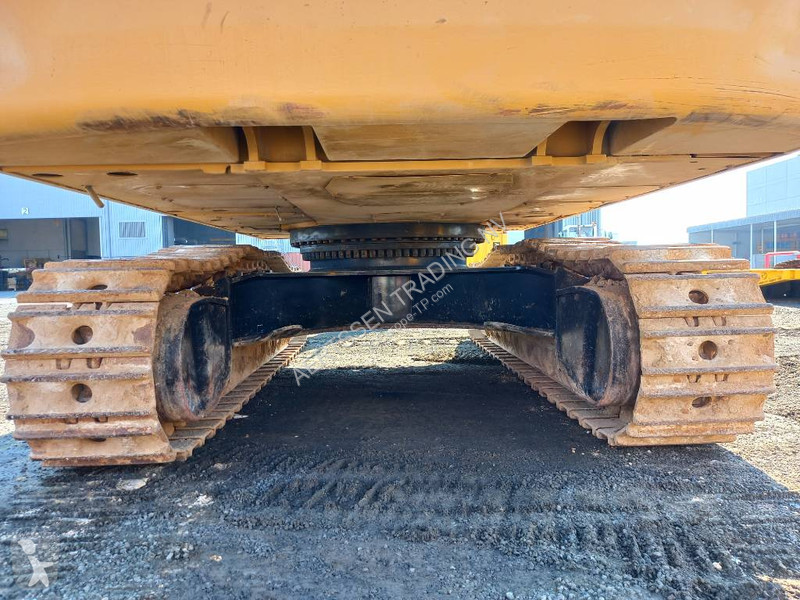 Excavator Caterpillar 350 (Abu Dhabi)