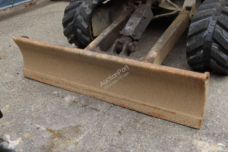 جرافة Takeuchi 0