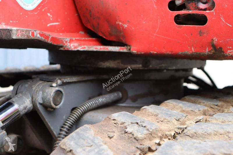 جرافة Takeuchi TB216