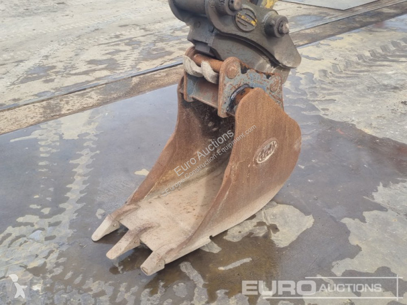 Excavator Caterpillar R