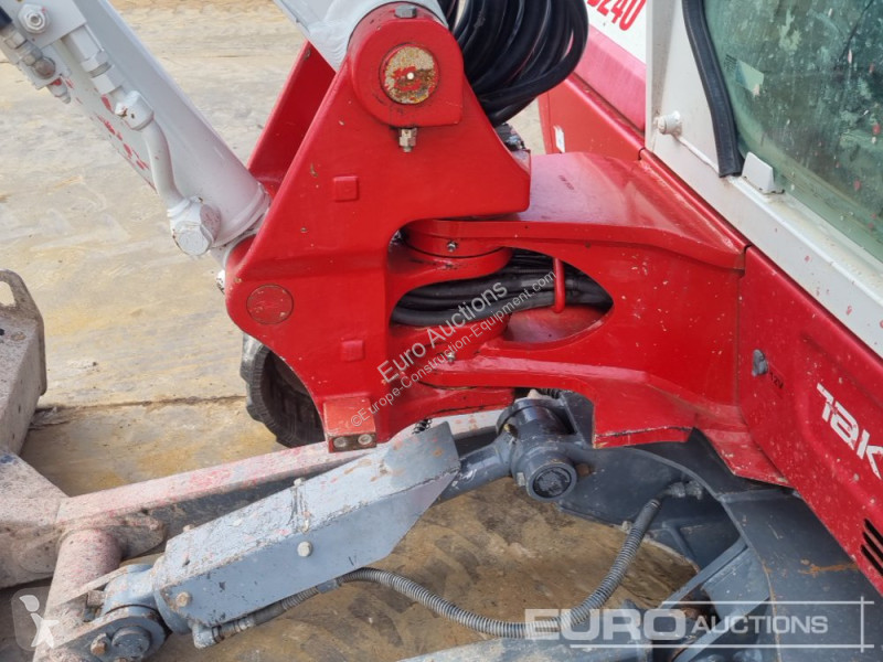 Escavadora Takeuchi TB240