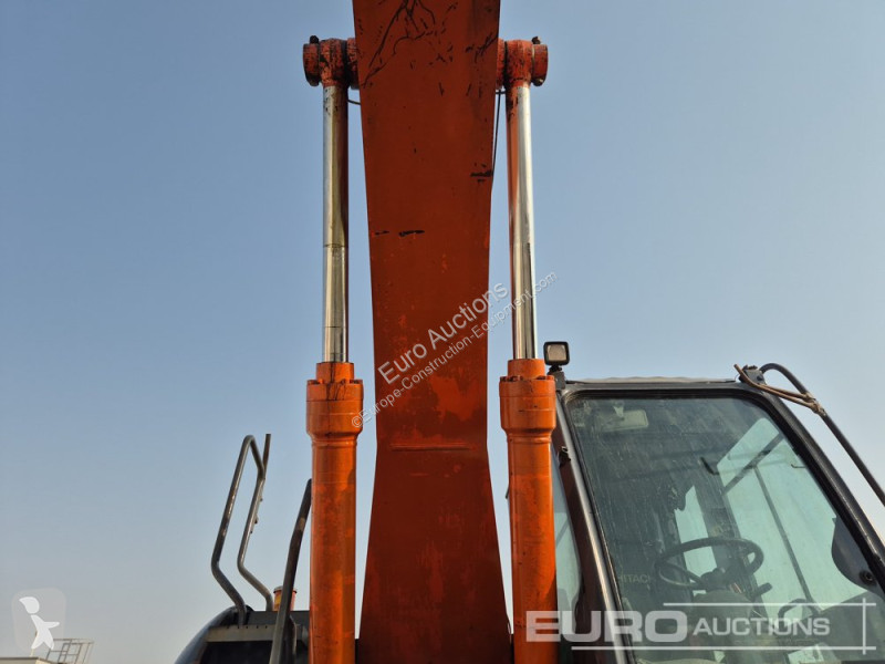 Escavadora Hitachi