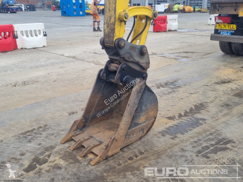 Escavadora Komatsu PC80MR-5