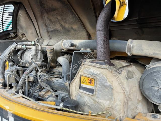جرافة Komatsu 78MR6