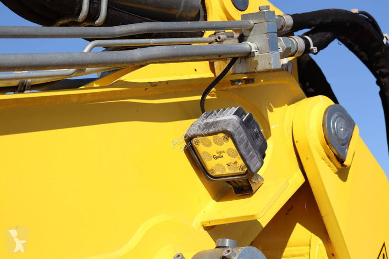 جرافة Neuson EW65