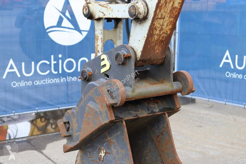 جرافة Takeuchi TB2150