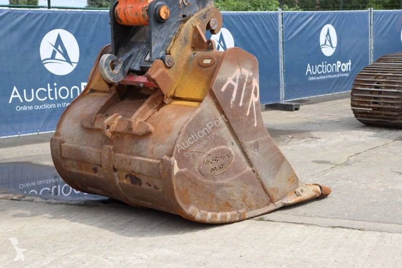 جرافة Hitachi ZX490LCH-6
