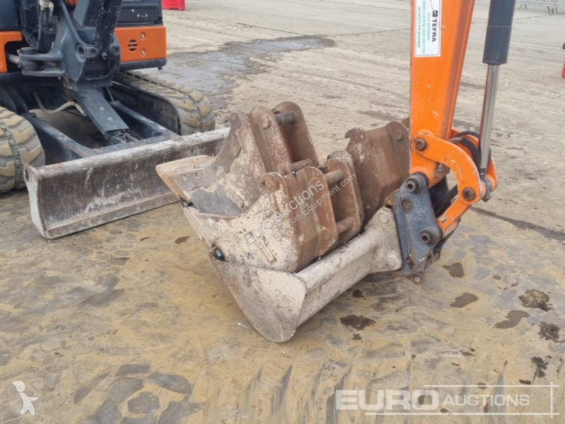 Lopatový nakládač Hitachi ZX33U-6 CLR