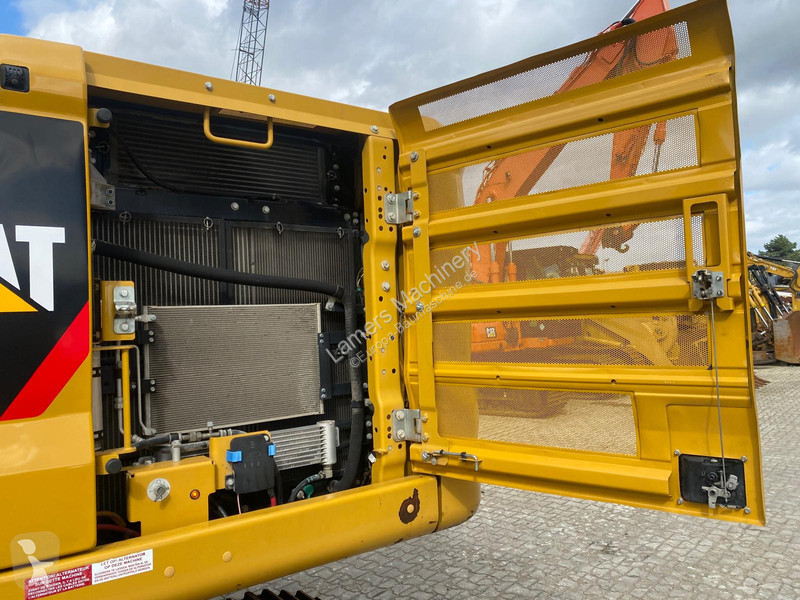 Rýpadlo Caterpillar 323 .