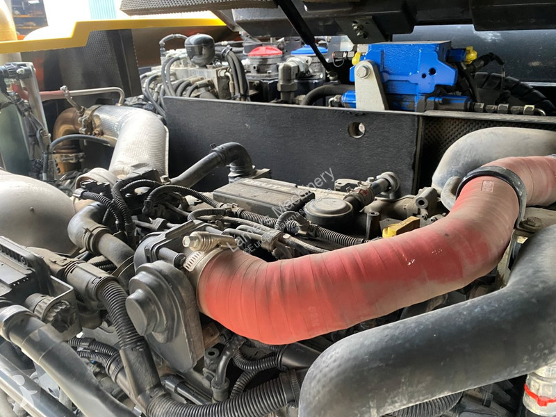 جرافة Yanmar B95w .