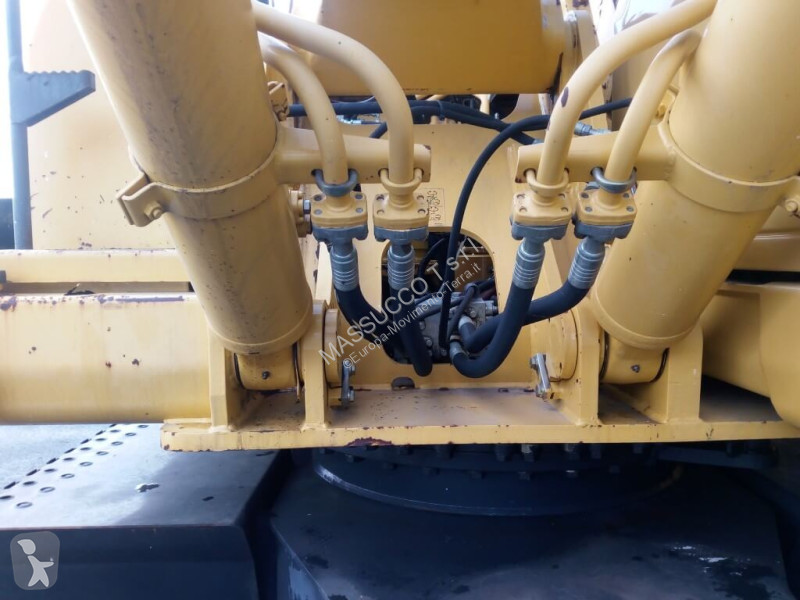 Rýpadlo Komatsu PW220-MH