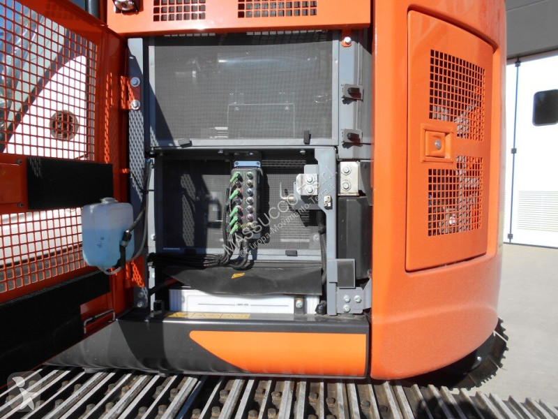 Экскаватор Hitachi ZX225-US6