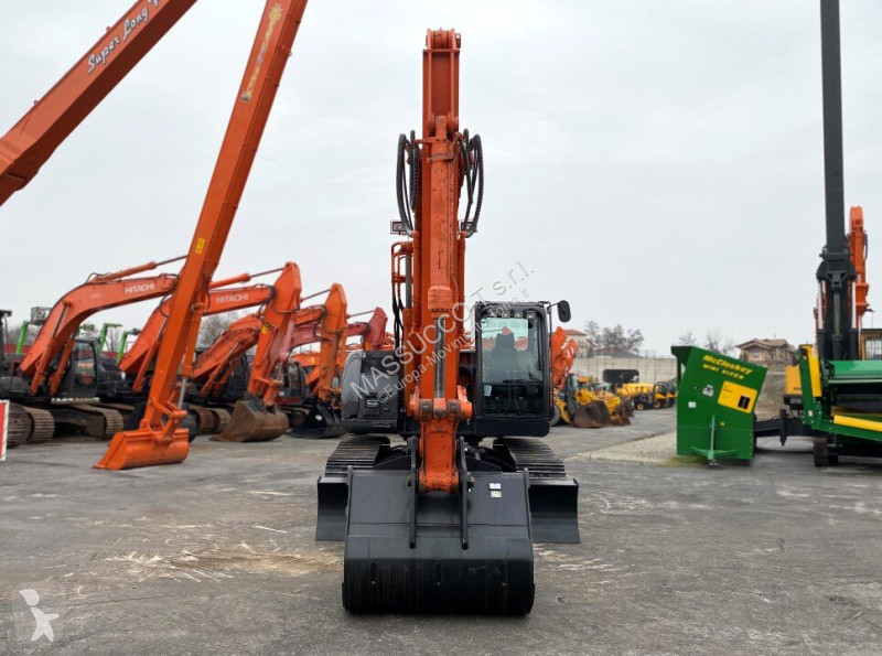 Экскаватор Hitachi ZX225 USBLC