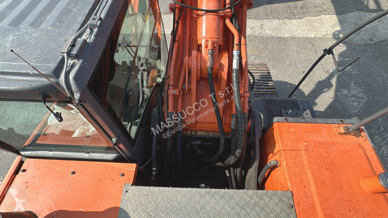 Escavatore Hitachi T-3