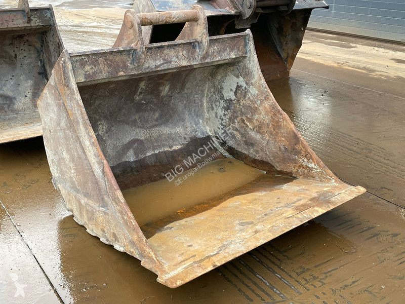 Skovl Komatsu Engcon and 3 x bucket