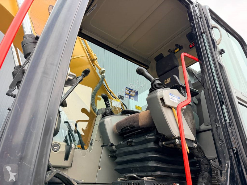 جرافة Caterpillar 320E