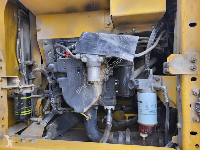 جرافة Komatsu 11