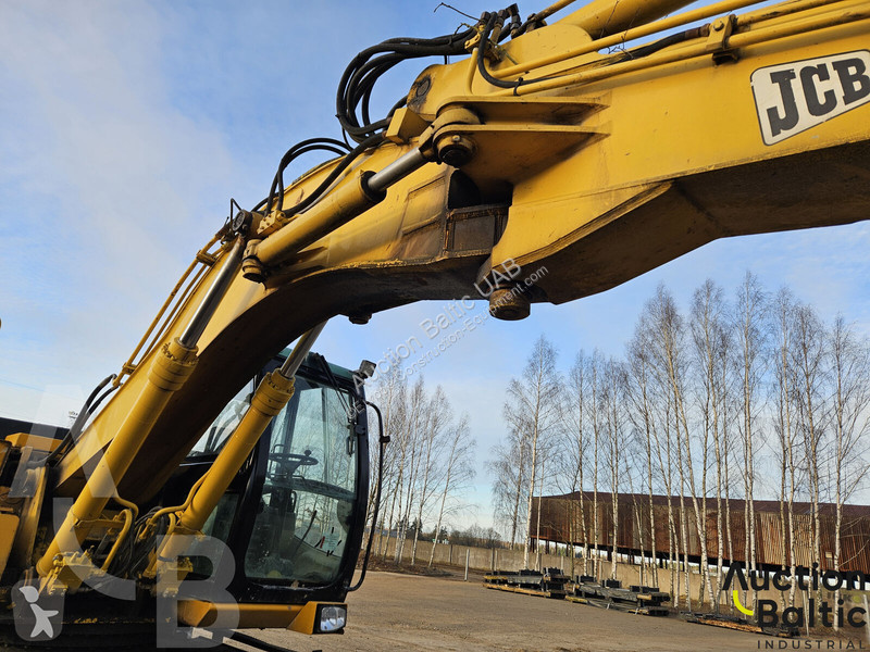جرافة JCB
