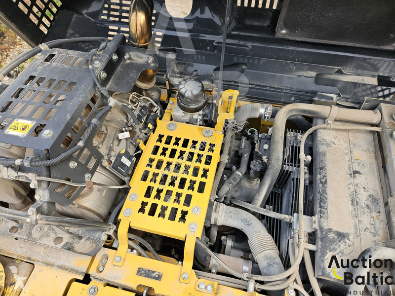 جرافة Komatsu 11