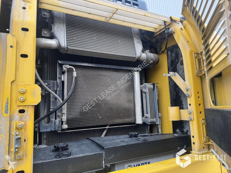 جرافة Komatsu 11
