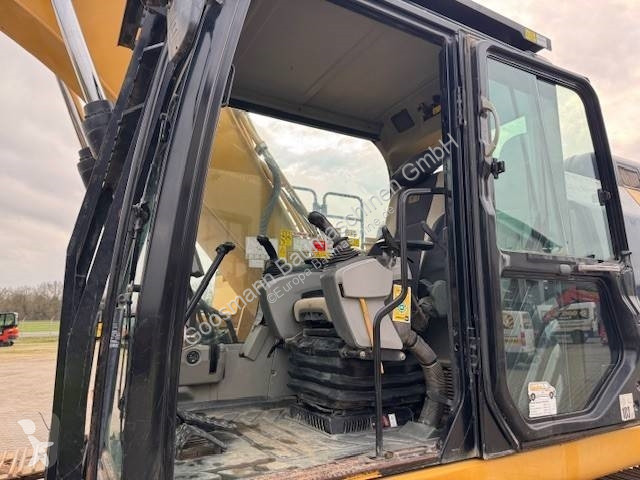 جرافة Caterpillar 326 F LN